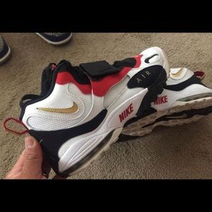 Nike Diamond Turf (San Francisco 49ers Colorway)